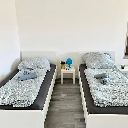 Mit Balkon, 아파트 *