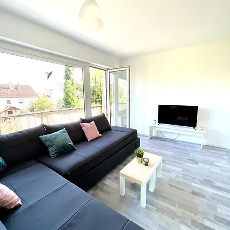 Mit Balkon, Lägenhet *